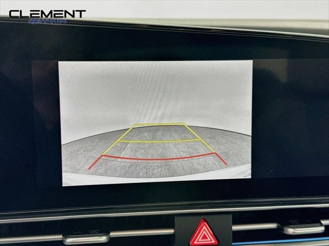 Hyundai Elantra Vehicle Image 18