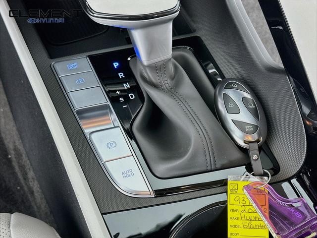 Hyundai Elantra Vehicle Image 21