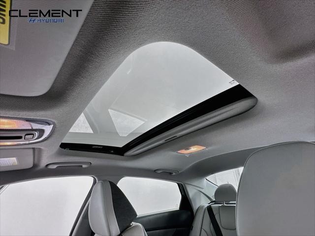 Hyundai Elantra Vehicle Image 22
