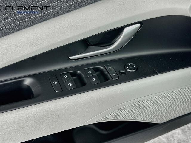 Hyundai Elantra Vehicle Image 24