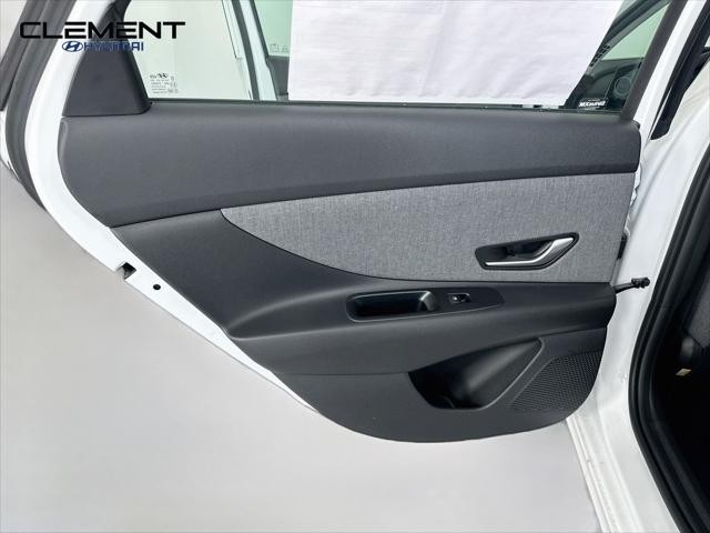 Hyundai Elantra Vehicle Image 28