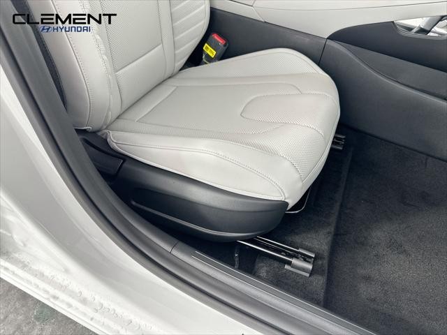 Hyundai Elantra Vehicle Image 30