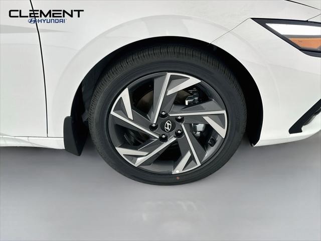 Hyundai Elantra Vehicle Image 33