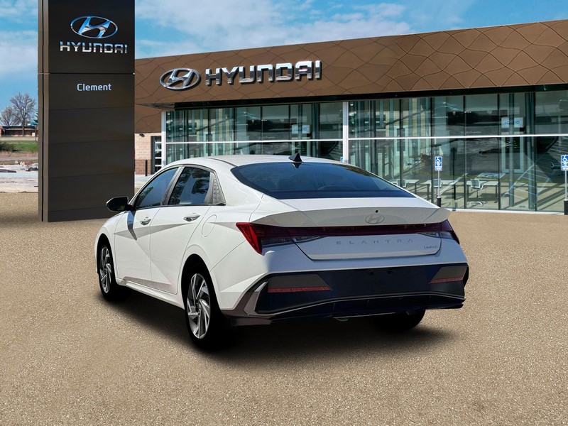 Hyundai Elantra Vehicle Full-screen Gallery Image 5