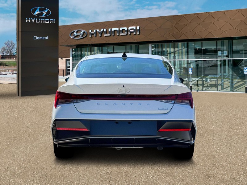 Hyundai Elantra Vehicle Full-screen Gallery Image 6