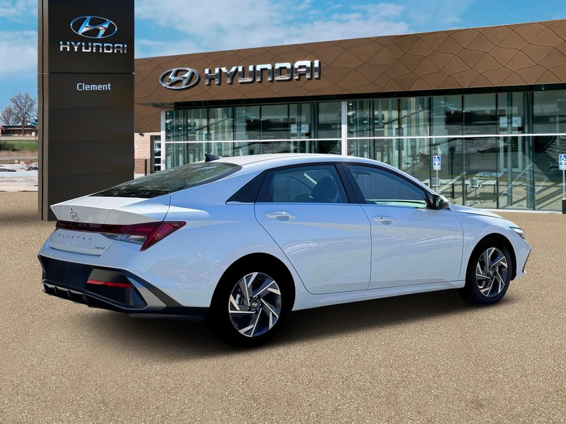 Hyundai Elantra Vehicle Full-screen Gallery Image 7