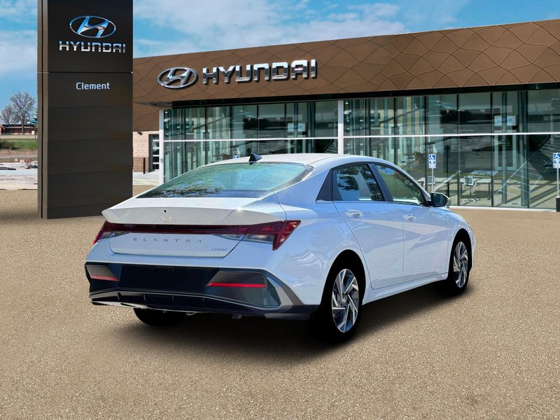 Hyundai Elantra Vehicle Full-screen Gallery Image 8