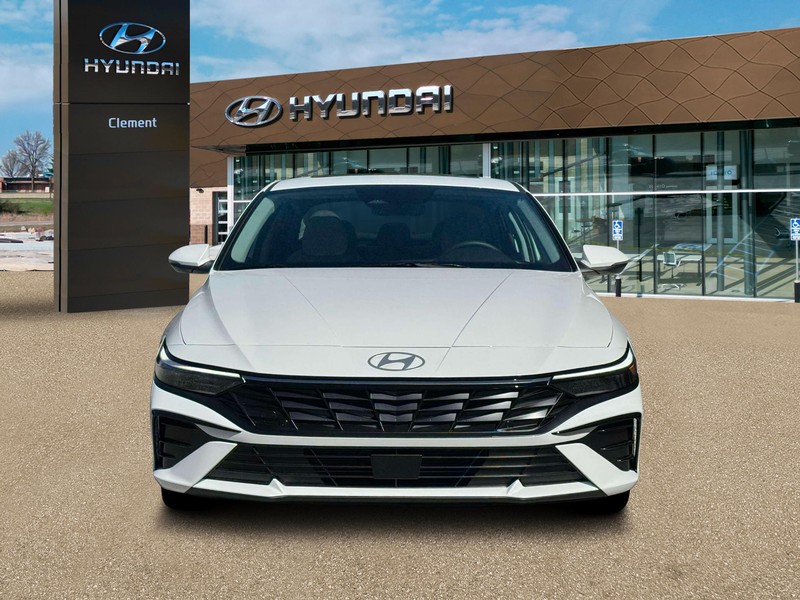 Hyundai Elantra Vehicle Full-screen Gallery Image 12