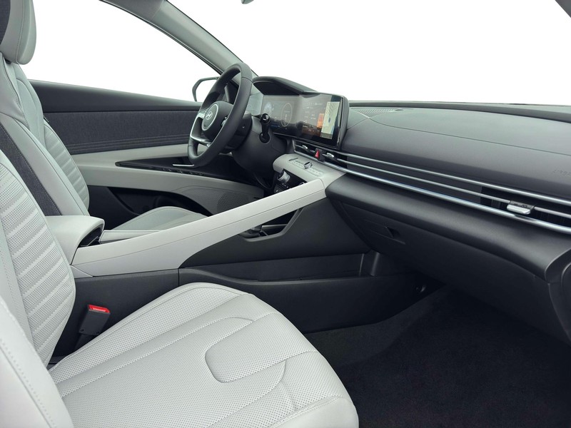 Hyundai Elantra Vehicle Full-screen Gallery Image 15