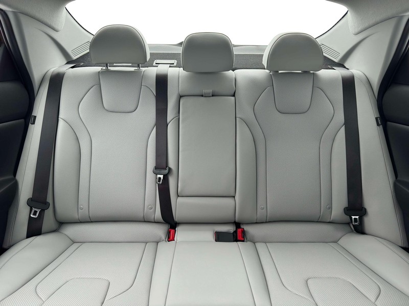 Hyundai Elantra Vehicle Full-screen Gallery Image 16