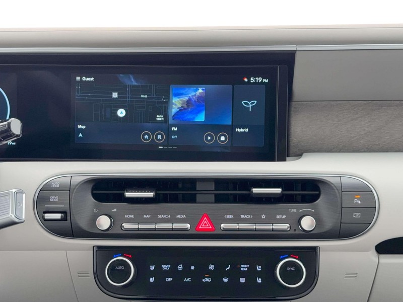 Hyundai Palisade Hybrid Vehicle Full-screen Gallery Image 19