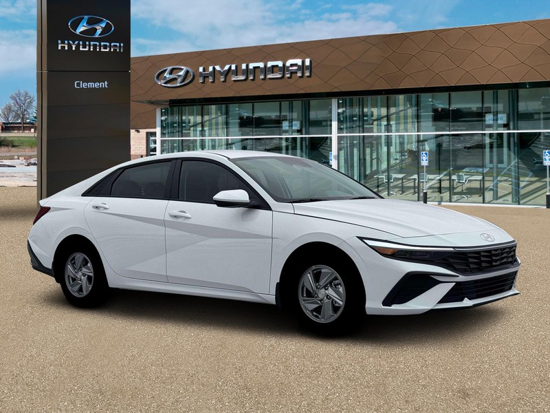Hyundai Elantra Vehicle Full-screen Gallery Image 10