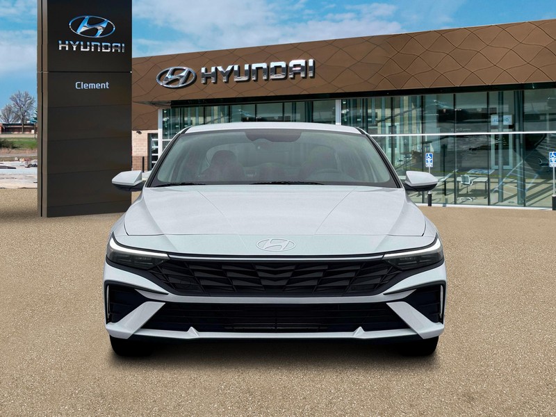 Hyundai Elantra Vehicle Full-screen Gallery Image 12