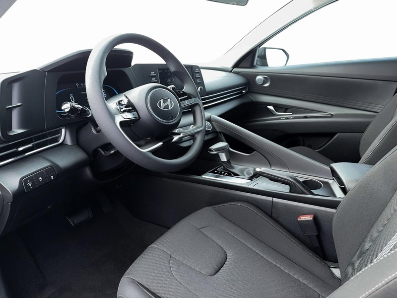 Hyundai Elantra Vehicle Full-screen Gallery Image 14