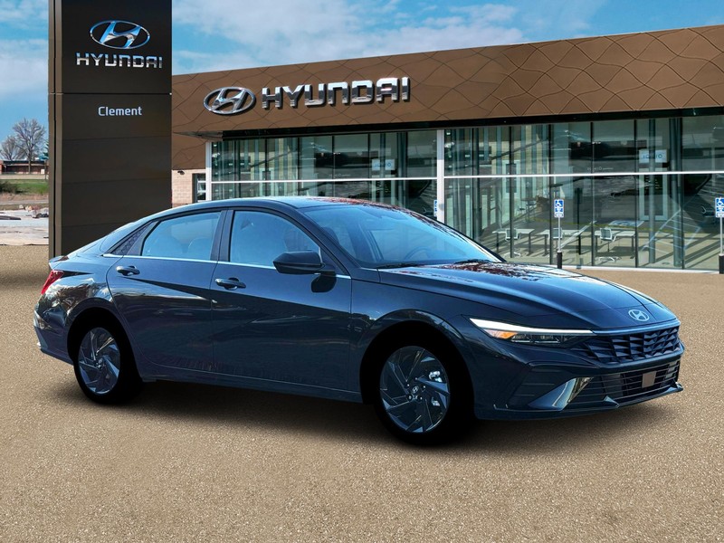 Hyundai Elantra Vehicle Full-screen Gallery Image 10