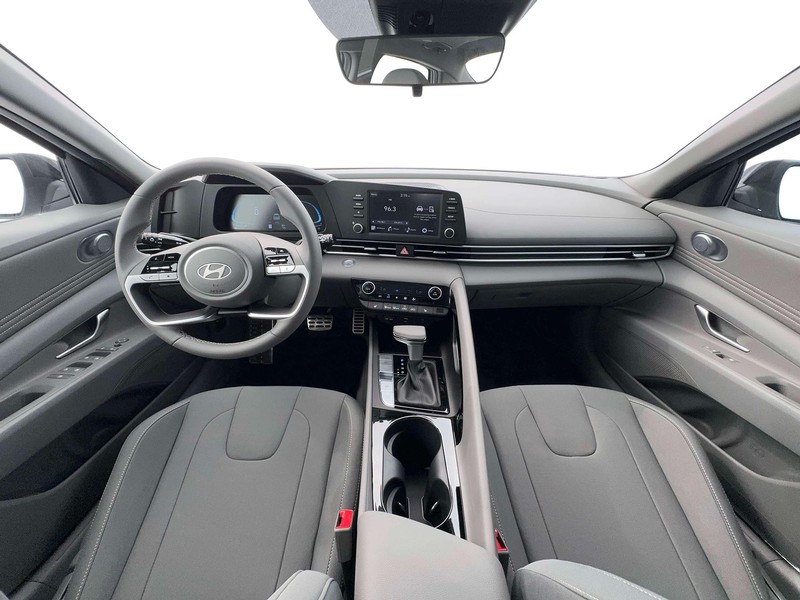 Hyundai Elantra Vehicle Full-screen Gallery Image 13