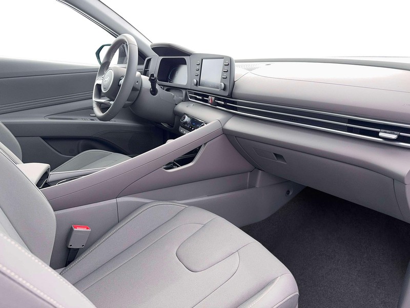 Hyundai Elantra Vehicle Full-screen Gallery Image 15