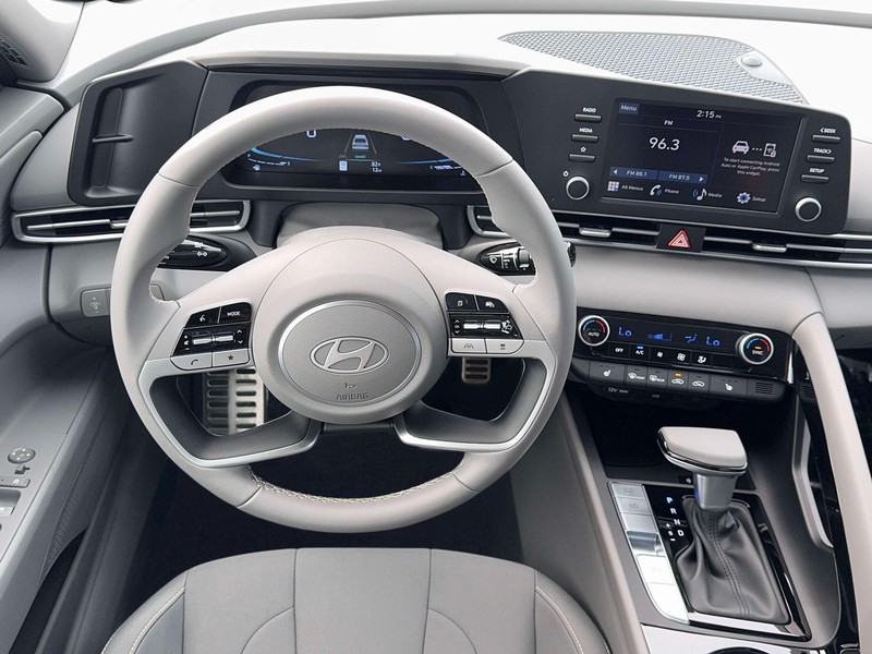 Hyundai Elantra Vehicle Full-screen Gallery Image 17