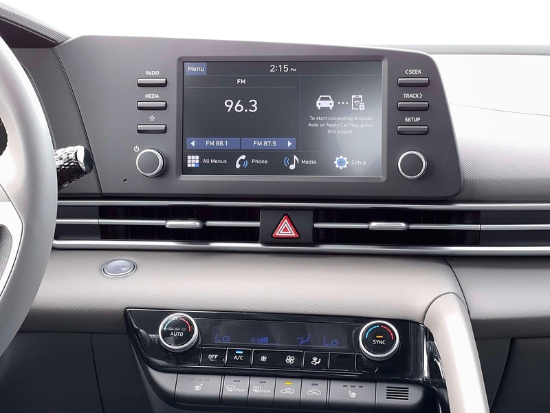 Hyundai Elantra Vehicle Full-screen Gallery Image 19