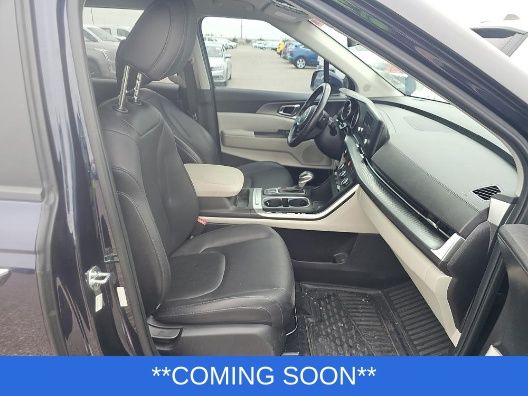 Kia Carnival Vehicle Image 03
