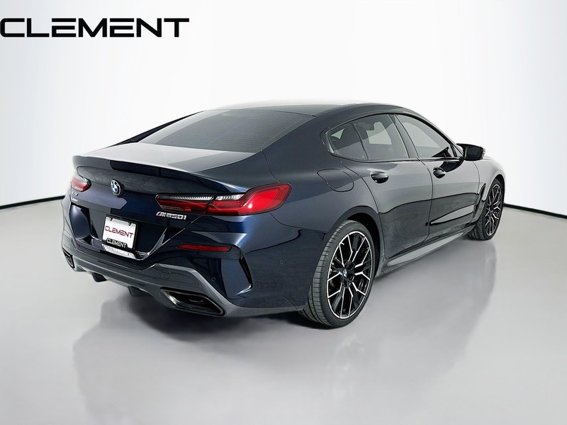 BMW 8 Series Vehicle Image 07