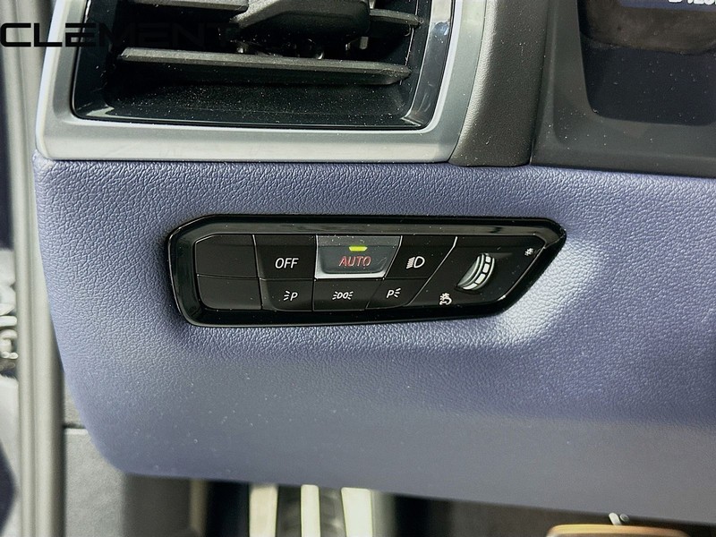BMW 8 Series Vehicle Image 13