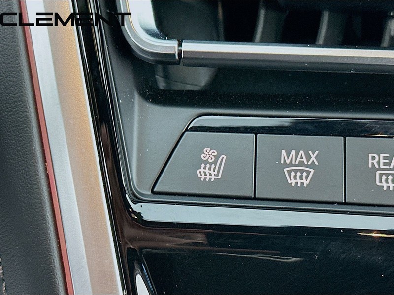 BMW 8 Series Vehicle Image 23