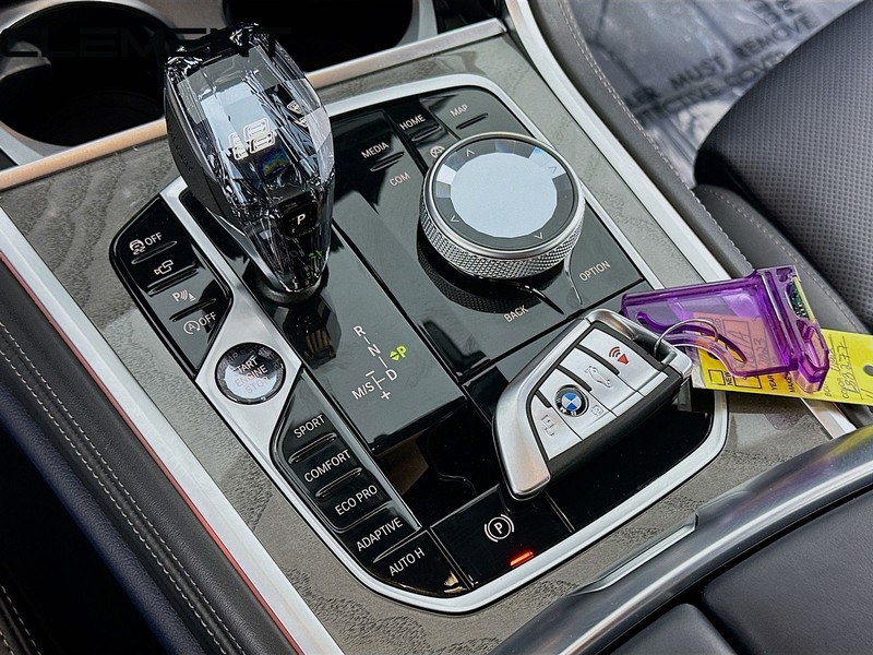 BMW 8 Series Vehicle Image 24