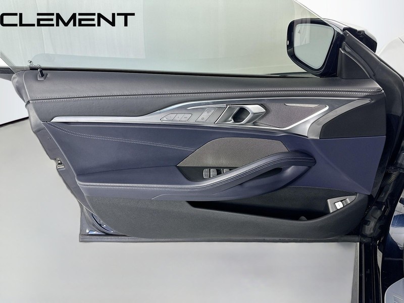 BMW 8 Series Vehicle Image 29