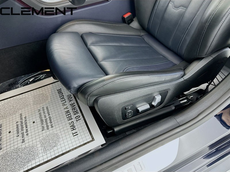 BMW 8 Series Vehicle Image 30