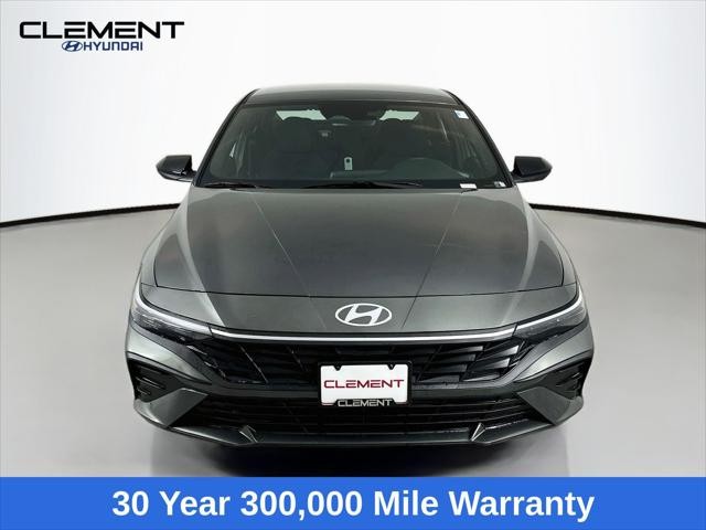 Hyundai Elantra Vehicle Image 02