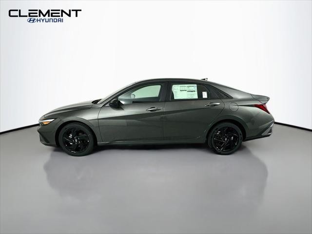 Hyundai Elantra Vehicle Image 04