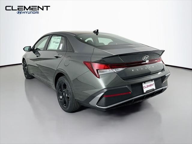 Hyundai Elantra Vehicle Image 08
