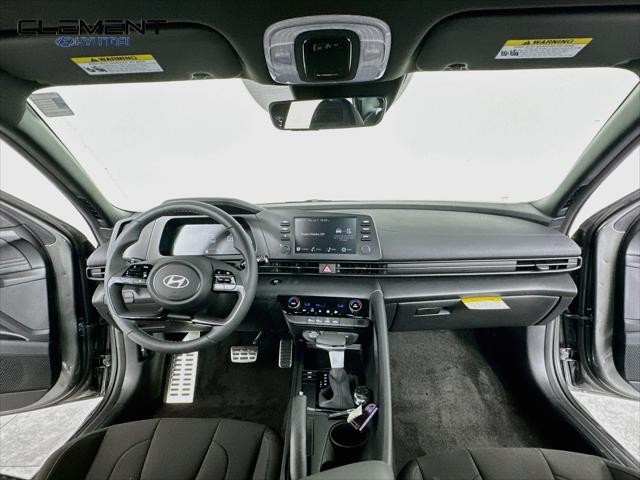 Hyundai Elantra Vehicle Image 11