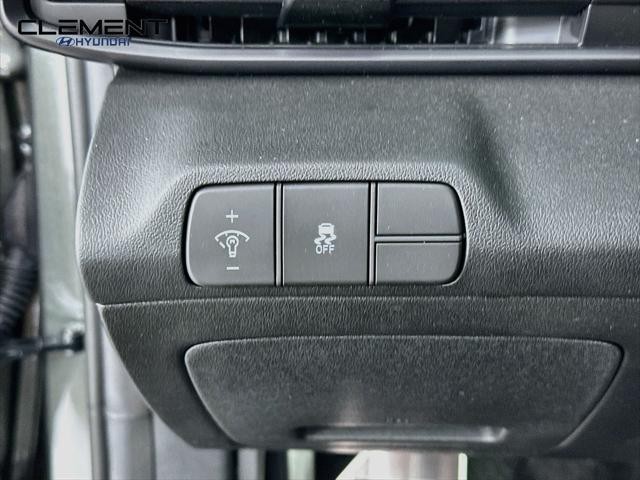 Hyundai Elantra Vehicle Image 12