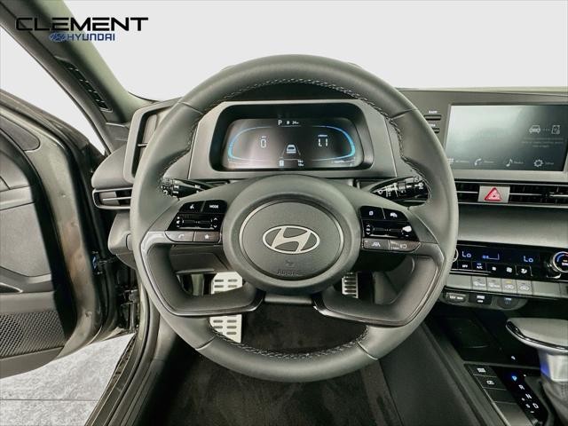 Hyundai Elantra Vehicle Image 13