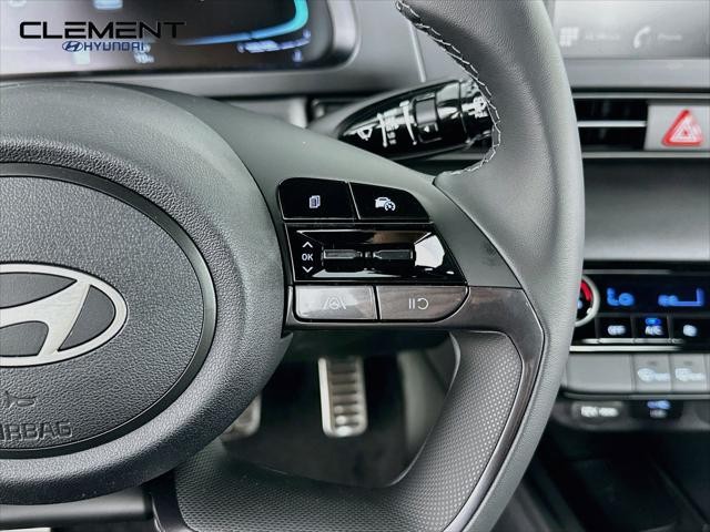 Hyundai Elantra Vehicle Image 15