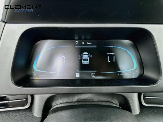 Hyundai Elantra Vehicle Image 16