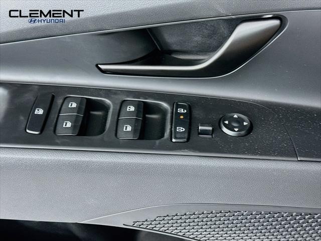 Hyundai Elantra Vehicle Image 21
