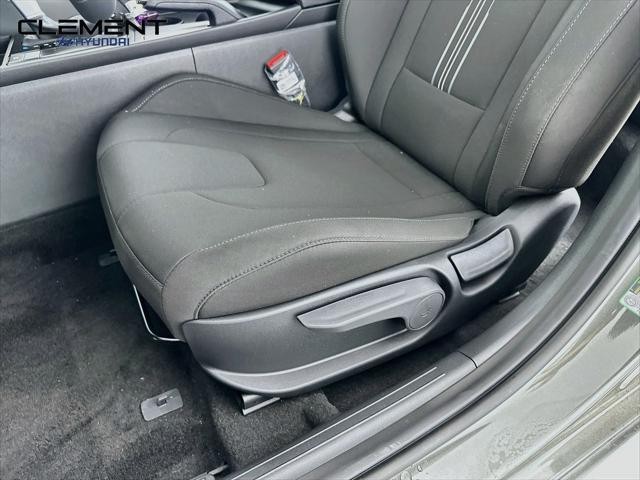Hyundai Elantra Vehicle Image 23