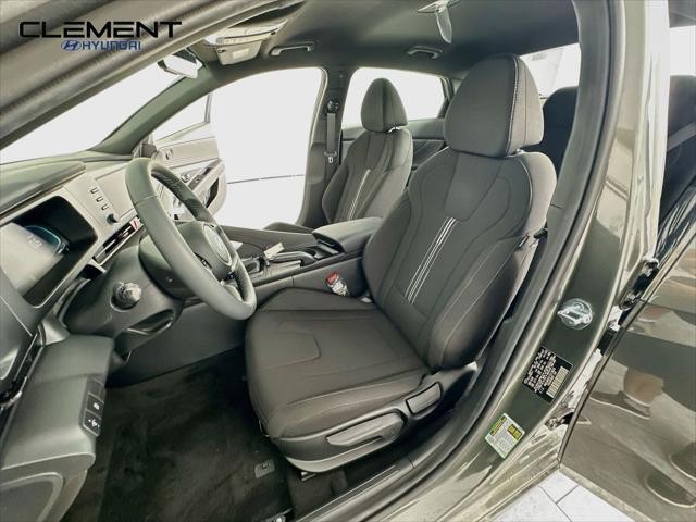 Hyundai Elantra Vehicle Image 24