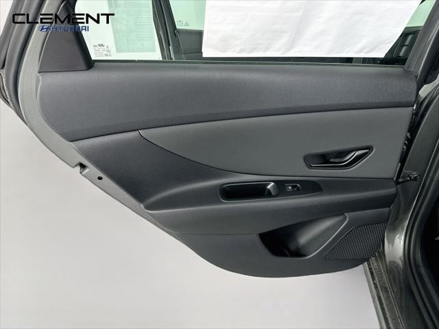 Hyundai Elantra Vehicle Image 25
