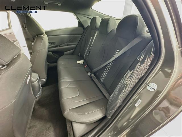 Hyundai Elantra Vehicle Image 26