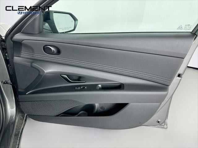 Hyundai Elantra Vehicle Image 29