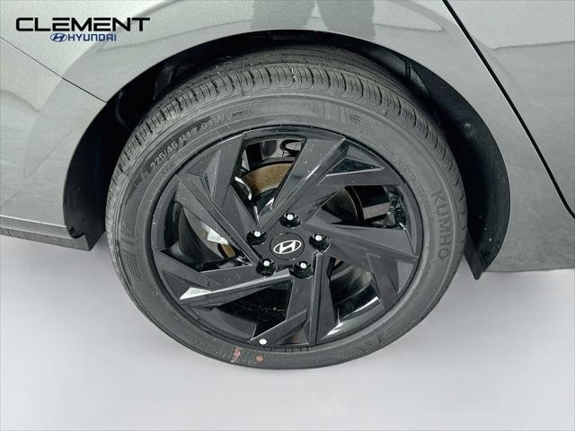 Hyundai Elantra Vehicle Image 30