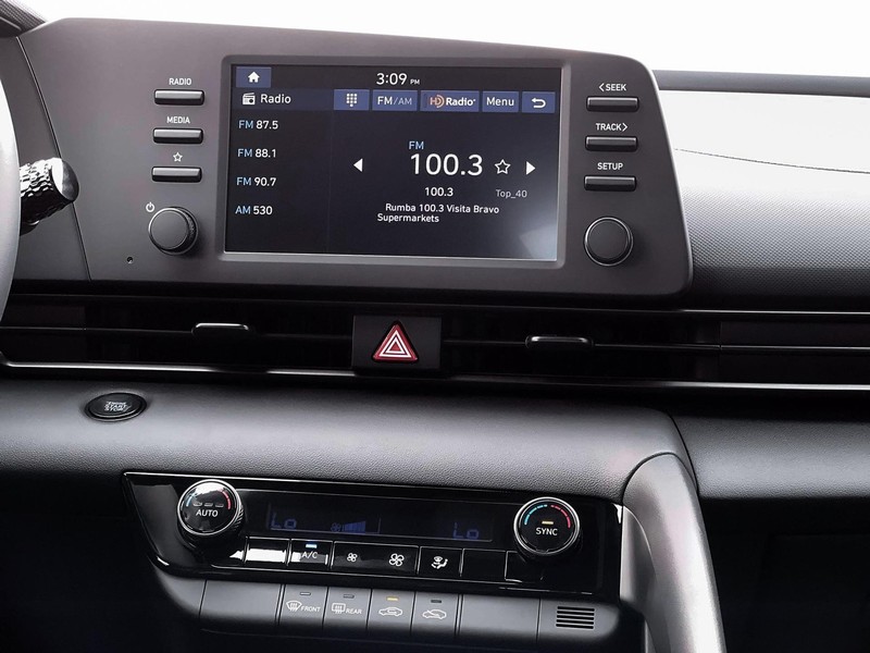 Hyundai Elantra Vehicle Full-screen Gallery Image 19
