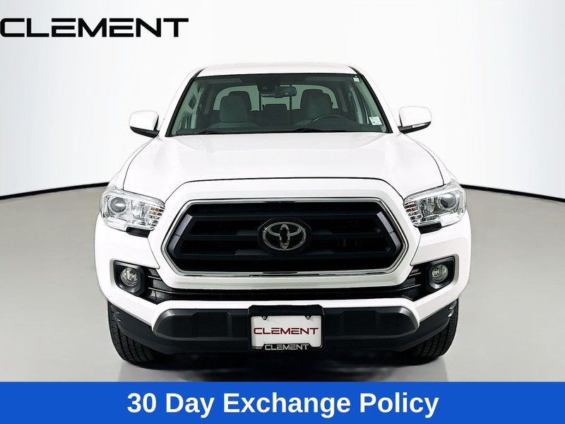 Toyota Tacoma 4WD Vehicle Full-screen Gallery Image 3