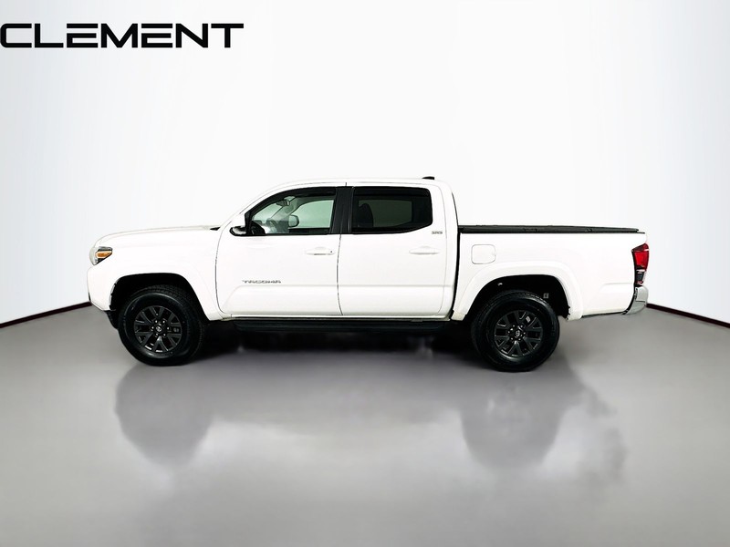 Toyota Tacoma 4WD Vehicle Full-screen Gallery Image 6