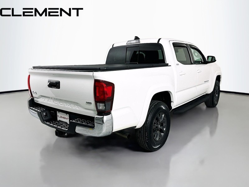 Toyota Tacoma 4WD Vehicle Full-screen Gallery Image 7