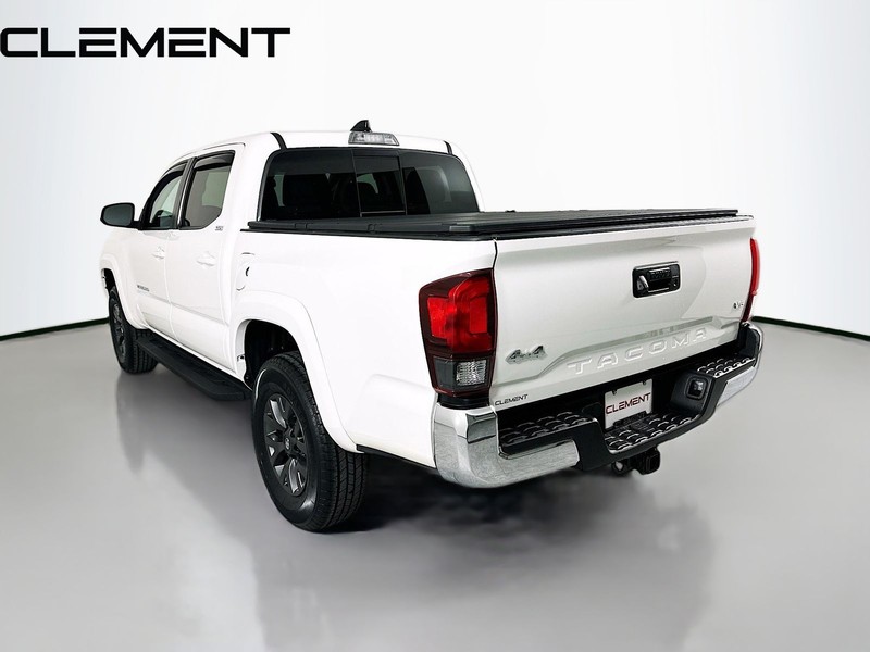 Toyota Tacoma 4WD Vehicle Full-screen Gallery Image 10